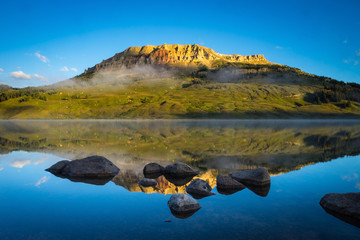 17款中东版霸道TX后窗的小三角加热丝一边有一边没有吗-
