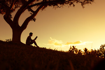 为什么京东、途虎上的轮胎比实体店便宜那么多-