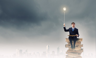 卡罗拉大灯左右调节螺丝在哪里