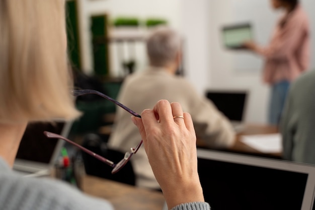 为什么京东、途虎上的轮胎比实体店便宜那么多-